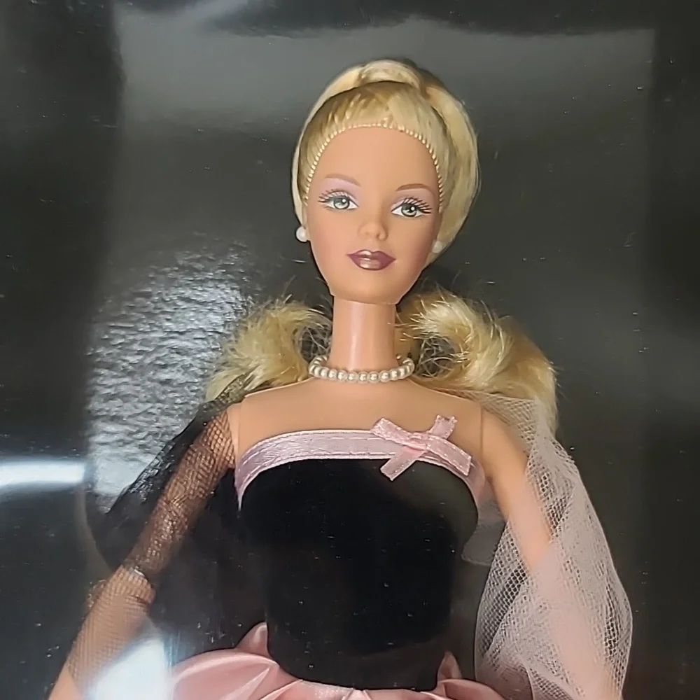 Vintage Mattel Elegant 2000 Timeless Silhouette Retro Barbie Caucasian/Blonde